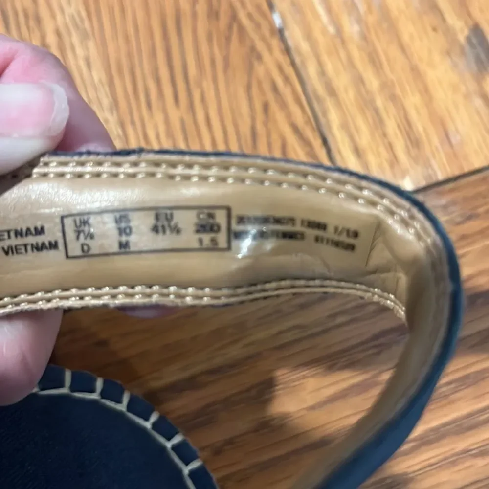 NWOT Clarks Women’s Petrine Gail Navy Nubuck Wedge size 10.